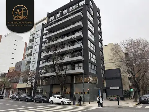 DEPARTAMENTO DE 2 AMBIENTES AL FRENTE EN EXCELENTE ZONA. AMPLIO BALCON CORRIDO. IMPECABLE. MUY POCA ANTIGUEDAD