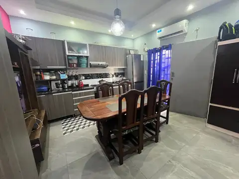 Departamento 2 Ambientes en planta baja, al frente y entrada independiente. Apto profesional