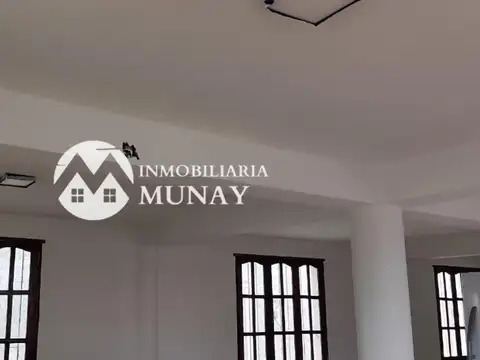 Casa en Venta con 3 cocheras