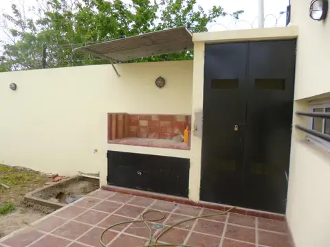 Casa en Alquiler con 1 cochera