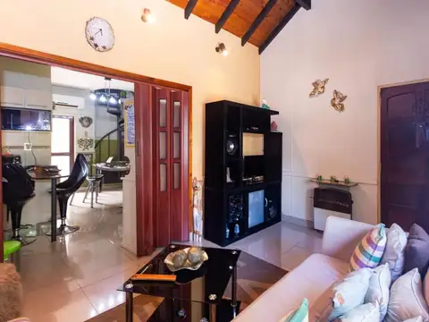Casa 6 ambientes con 3 baños