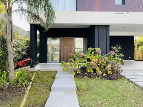 Casa en venta 3 dormiotrios pileta con amarra en Vila Marina 1, Villanueva