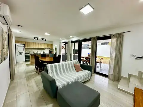 VENTA CASA DOCTA 4 DORMI, 1 EN PLANTA BAJA