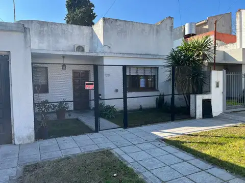 Casa Olivos 3 ambientes con cochera