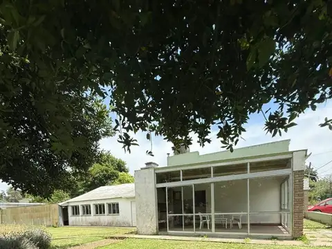 12 E/421 y 422-Casa+Taller+Depósito+S.U.M. sobre lote de 716 m2