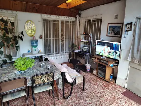 Casa 4 ambientes con 1 baño