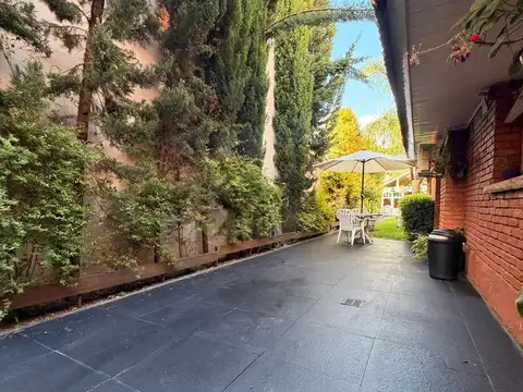 Casa en Venta con 4 cocheras
