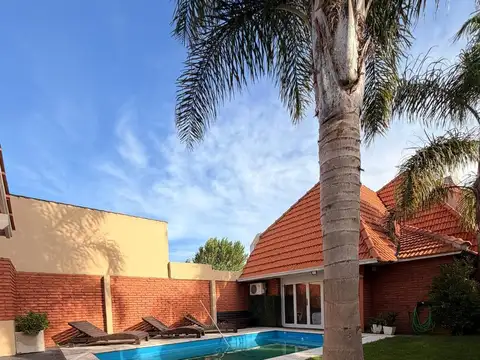 Casa 6 ambientes con 4 baños