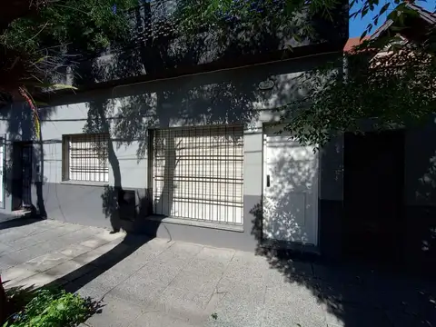 Casa en PH al frente de 3 ambientes a mts del paseo lineal