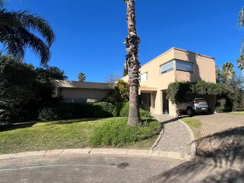 Casa en Alquiler en Funes, USD 2.600
