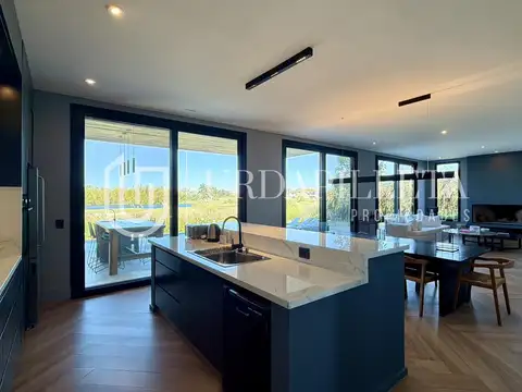 Casa 7 ambientes con 3 baños