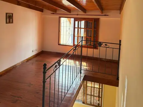 Depto Tipo Casa en Alquiler con 1 cocheras