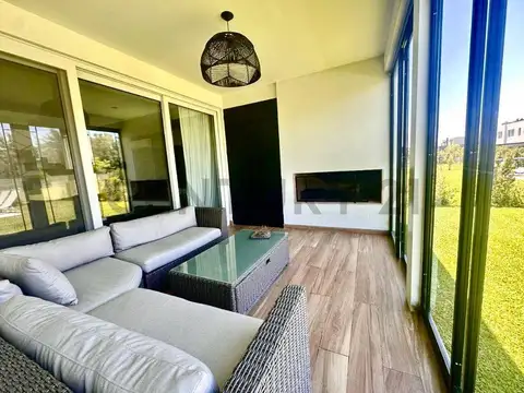 Casa 6 ambientes con 4 baños