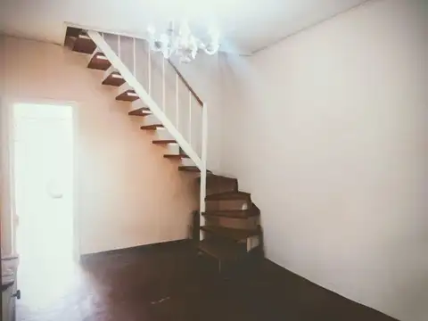 Casa en Alquiler en 4 Ambientes con Patio - Martinez