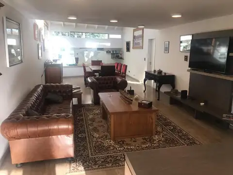 En venta con renta, excelente oficina en Libertador y Martin Coronado con 2 cocheras