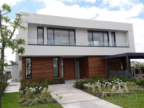 Casa en Venta en Albanueva, USD 1.800.000