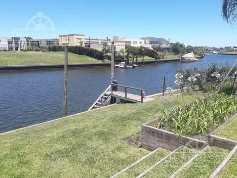 Nuevo Ingreso. Casa de diseño al río en Albanueva 3 suites dep piscina amarra. Con  renta h 12/26