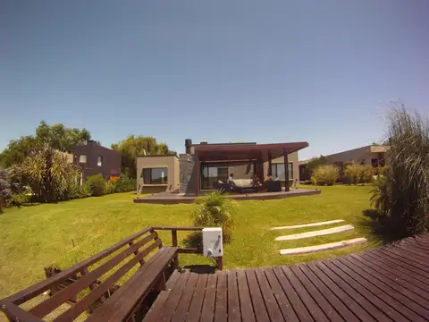 ALQUILER TEMPORAL CASA 5 Amb ,Jardin ,Deck ,Amarra propia ISLA DEL ESTE TIGRE