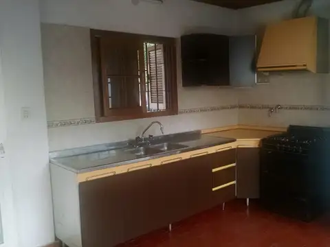 Casa 3 ambientes con 1 baño