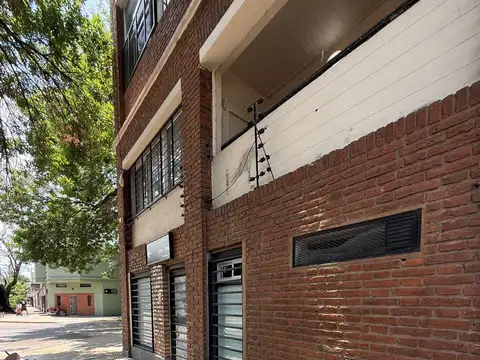 Local en Venta Via Púb.