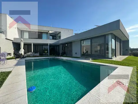 Hermosa Casa en LOTE PREMIUM de 1750m2 AL AGUA en Chacras de la Reserva Cardales