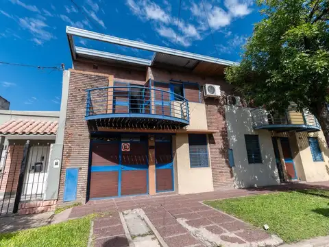 Se vende Casa Duplex en Fomento 9 de Julio