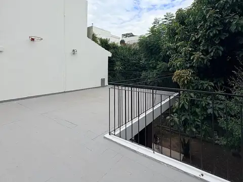 Casa en venta e Villa Devoto, 6 ambientes, cochera para 5 autos, patio y terraza