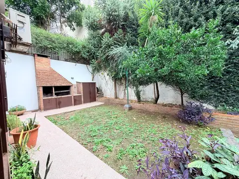 Casa en venta e Villa Devoto, 6 ambientes, cochera para 5 autos, patio y terraza