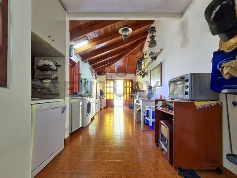 Casa en Venta con 3 cocheras