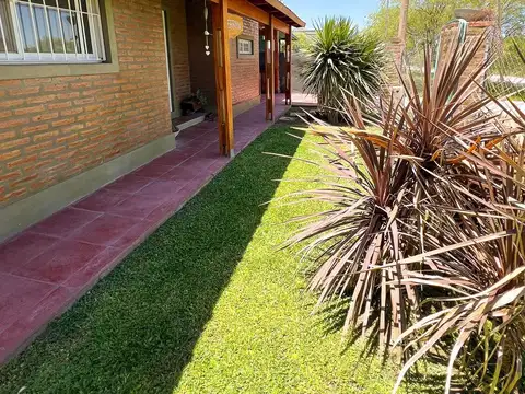 Casa en Venta con 3 cocheras