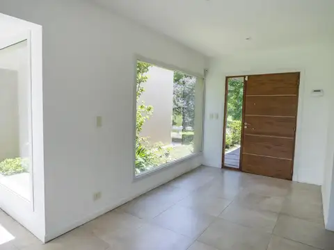 Casa 4 ambientes con 2 baños