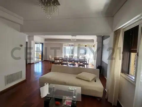 Departamento en Alquiler con 2 cocheras