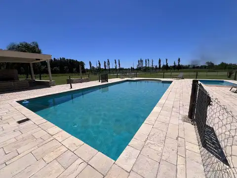 Casa en Venta con 3 cocheras