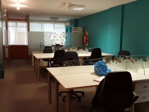 Excelentes oficinas. 180 m2. Recepción-Sala de reuniones-2 privados-comedor-laboratorio