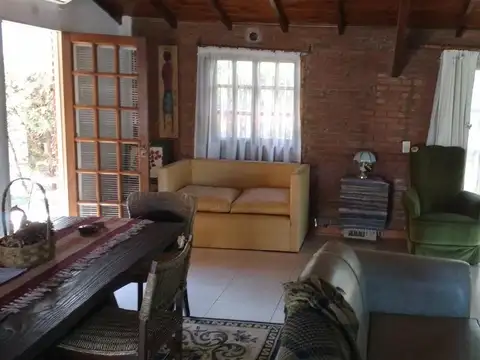 Casa 5 ambientes con 2 baños