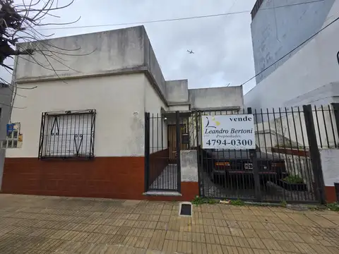 En Venta PH 3 Ambientes Al Frente con Cochera, Patio y Terraza