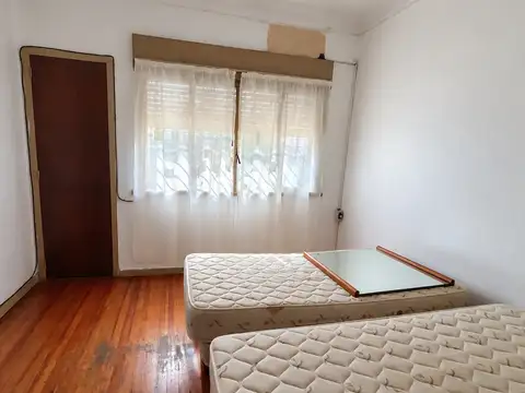 Depto Tipo Casa en Venta en Villa del Parque, USD 135.000