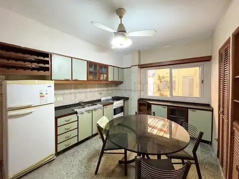 CASA 5 AMBIENTES CON PATIO, JARDÍN Y GARAGE