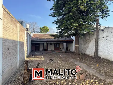 CASA 5 AMBIENTES CON PATIO, JARDÍN Y GARAGE