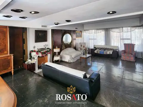 Venta casa 4 ambientes desarrollada en 4 plantas con terraza, piscina y garaje en Villa Lugano
