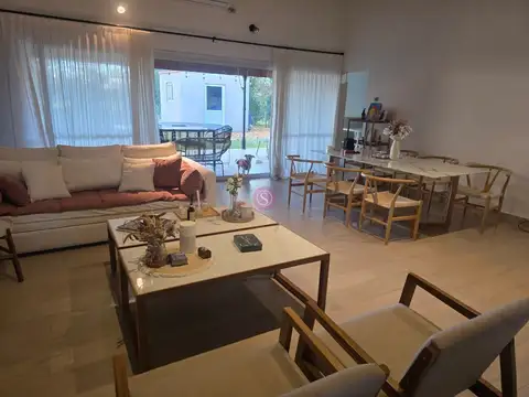 Casa 4 ambientes con 3 baños