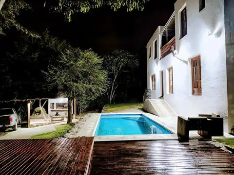 Casa en Venta con 2 cocheras