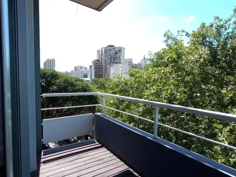 COMODO MONOAMBIENTE + EXCELENTE VISTA AL VERDE + Cochera