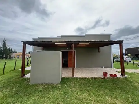 Casa 4 ambientes con 1 baño