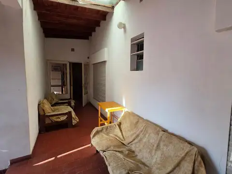 Casa 9 ambientes con 2 baños