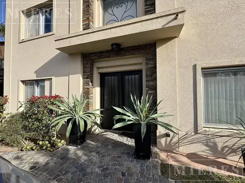 Casa 6 ambientes con 3 baños