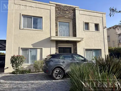 Casa en venta a laguna Barrio Norte El Cantón, Escobar