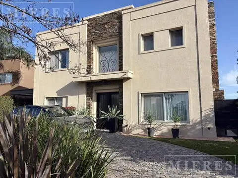 Casa en venta a laguna Barrio Norte El Cantón, Escobar