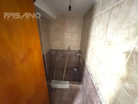 Depósito / Local 120m² c / Baño en Villa Lynch Ideal Logística, Local comercial.