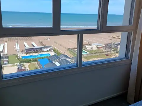 Monoambiente frente al mar vista frontal